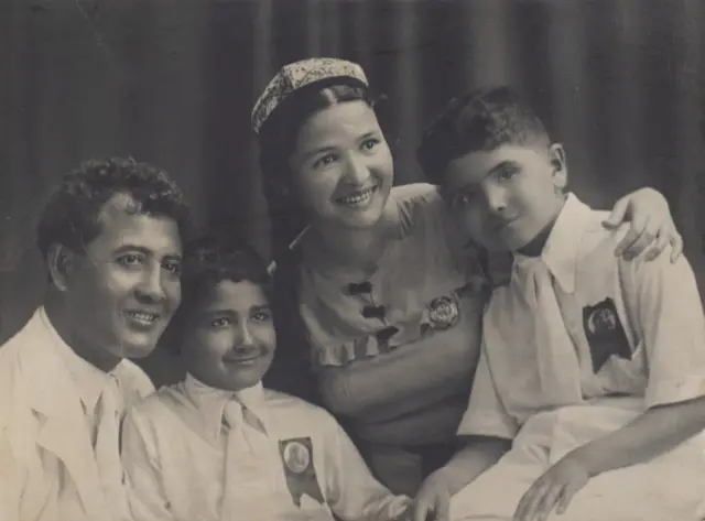 Сора Эшонтўраева оиласи билан