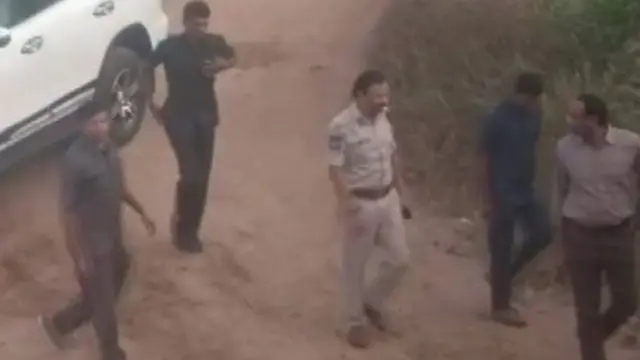 પોલીસ