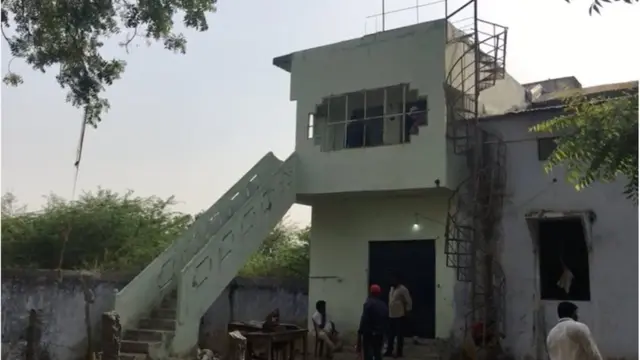 బిహారీలు ఉన్న గది