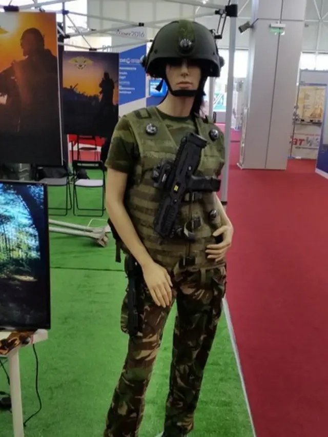 Манекен на выставке "Армия-2016"