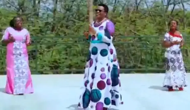 Denise Nkurunziza akiimba katika wimbo wake mpya