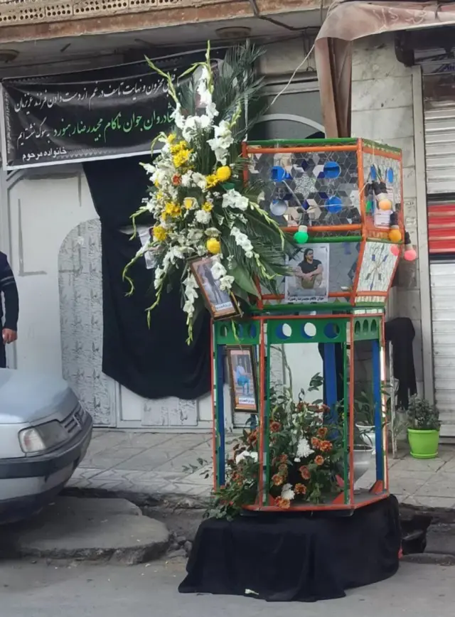 حجله‌ای که برای مجیدرضا رهنورد گذاشتند، معترض ۲۳ ساله‌ای که بدون داشتن فرصت دفاع از خود به دار آویخته شد