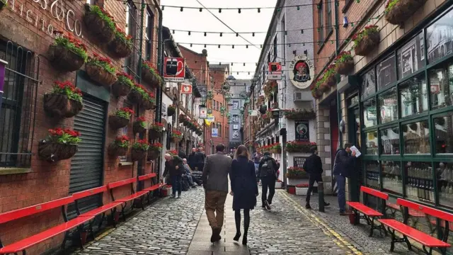 القليل من الناس يدركون أن نهراً يتدفق أسفل شوارع وسط بلفاست