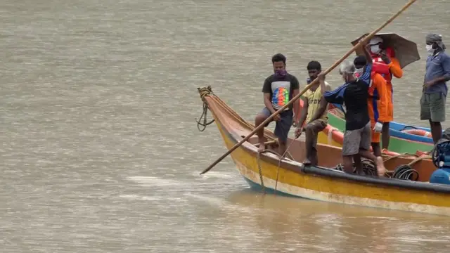 రాయల్ వశిష్ట పున్నమి బోటు