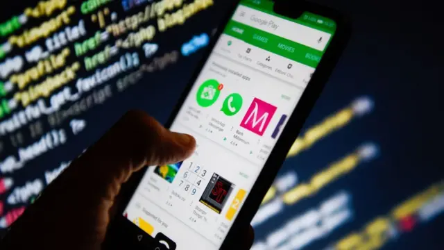 La tienda de aplicaciones de Google en un teléfono.