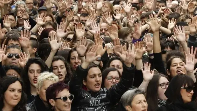 ஸ்பெயின்: நீதிமன்ற தீர்ப்பை எதிர்த்து மக்கள் போராட்டம்