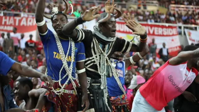 Mavazi yao yalikuwa tofauti kabisa na wengine lakini yanaonesha wazi uzalendo wao kwa Timu ya Simba