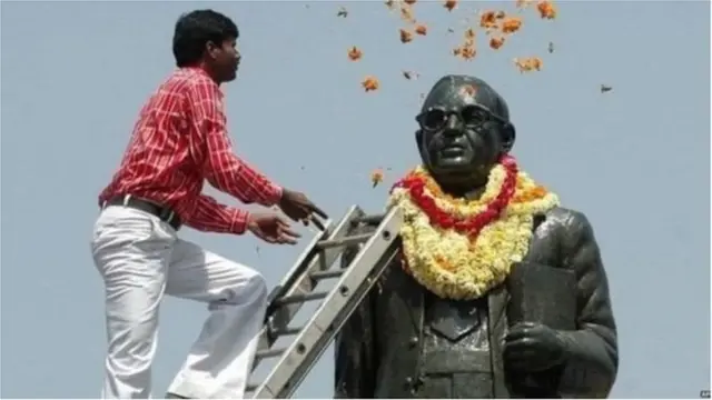 आंबेडकर पुतळा