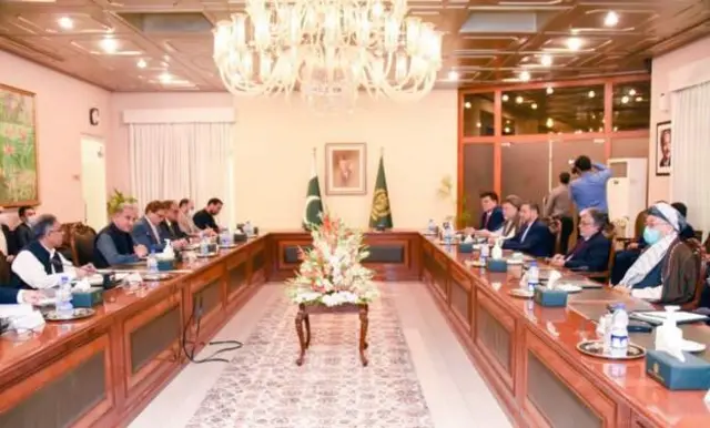 अफ़ग़ान नेताओं का प्रतिनिधिमंडल पाकिस्तान में