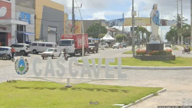 Letreiro diz 'Cascavel' em rua da cidade