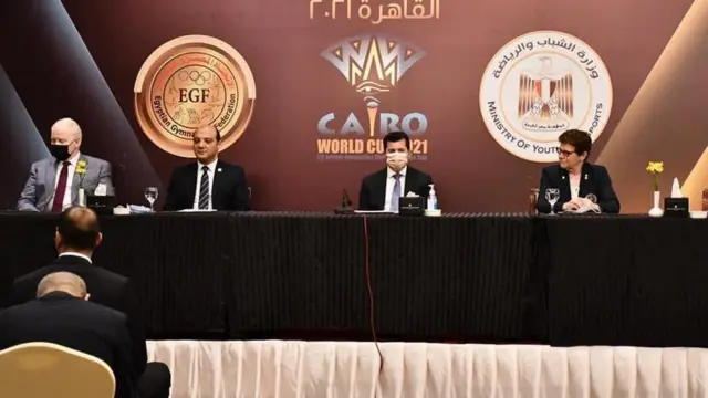 من اليمين دوناتيلا ساكي عضو الاتحاد الدولي للجمباز، أشرف صبحي وزير الشباب والرياضة المصري، إيهاب أمين رئيس الاتحاد المصري للجمباز، هشام مجدي ممثل وزارة الصحة المصرية - يونيو