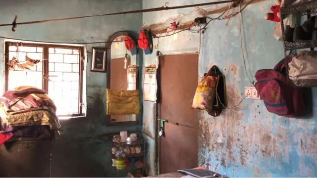 अभियुक्तों का परिवार घर छोड़कर चला गया है.