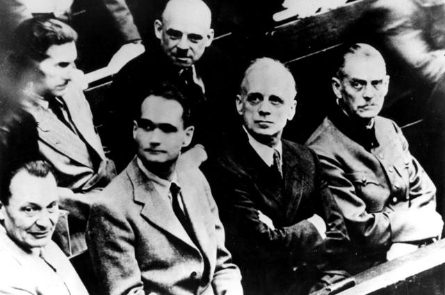 Goering, Hess, Ribbentrop e Keitel em Nuremberg