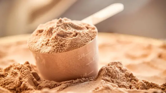 Многие потребляют продукты спортивного питания, например, протеиновые батончики и коктейли