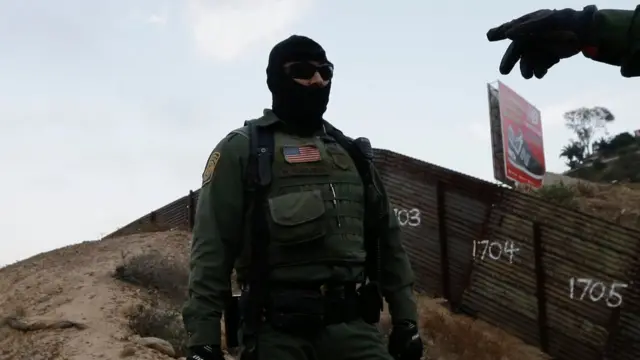 Agente de Patrulla Fronteriza en San Diego.