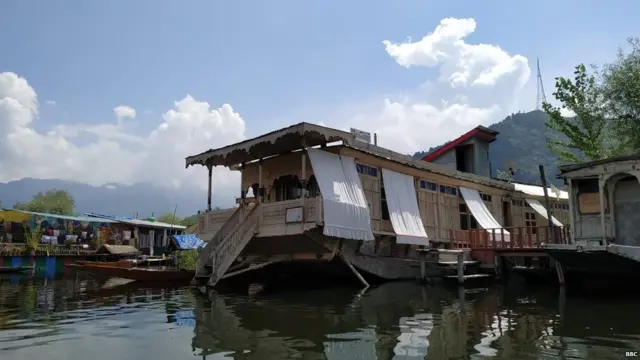 ਸ਼ਿਕਾਰਾ, ਹਾਊਸਬੋਟ, ਸੈਲਾਨੀ, ਕਸ਼ਮੀਰ