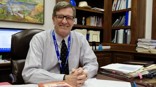 Lyle Roelofs, presidente de Berea College