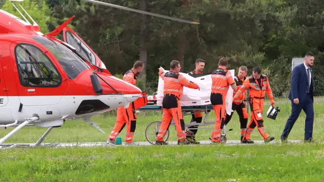 菲佐被直升機送院搶救