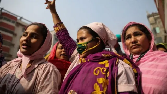 কারখানা বন্ধের পেছনে শ্রমিক অসন্তোষকে দায়ী করলেও তা নাকচ করেছেন শ্রমিকরা