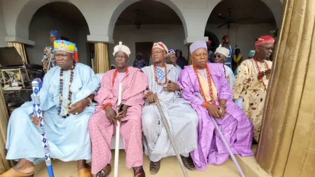 Awọn Ọbalaye nibi ipade naa