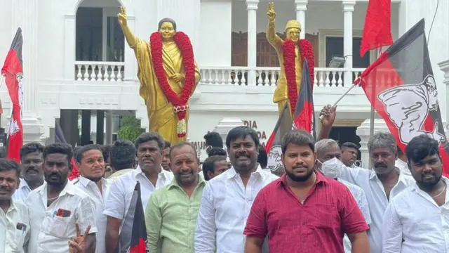 అన్నా డీఎంకే పార్టీ కార్యకర్తలు