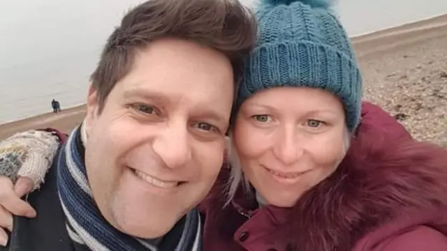 सायन ब्रिंडलो और उनके पति निक