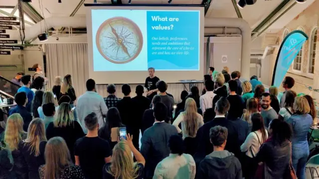 aplikasi kencan Bumble dan Tinder