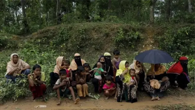 মিয়ানমার থেকে পালিয়ে সদ্য বাংলাদেশের উখিয়াতে এসেছেন এই রোহিঙ্গারা