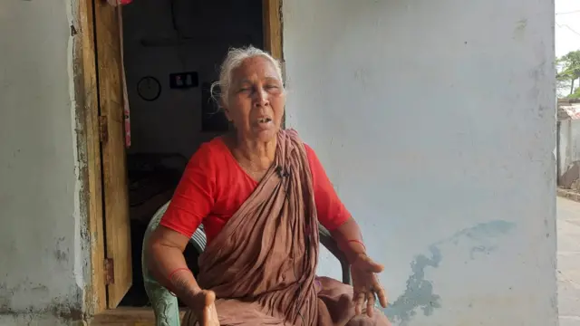 అంగలకుదురు కోటి రత్నం కొడుకు రాజమోహన్ చుండూరు ఘర్షణల్లో మరణించారు.