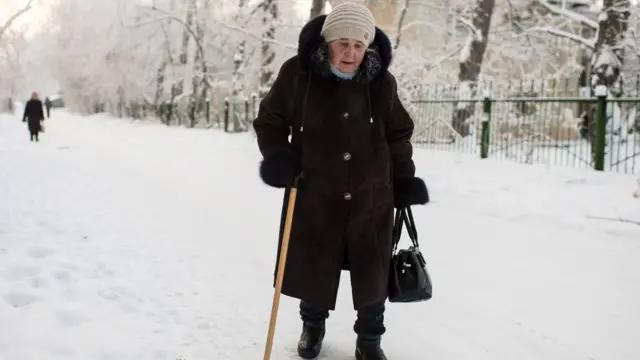 Пожилая женщина в Омске