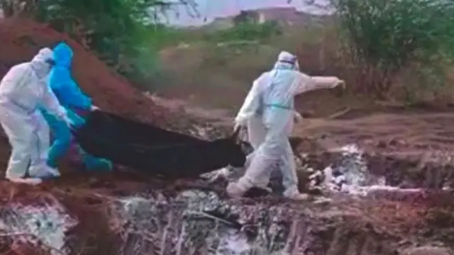 ਲਾਸ਼ਾਂ ਦੀ ਬੇਕਦਰੀ ਦਾ ਇਹ ਵੀਡੀਓ ਵਾਇਰਲ ਹੋਇਆ ਹੈ