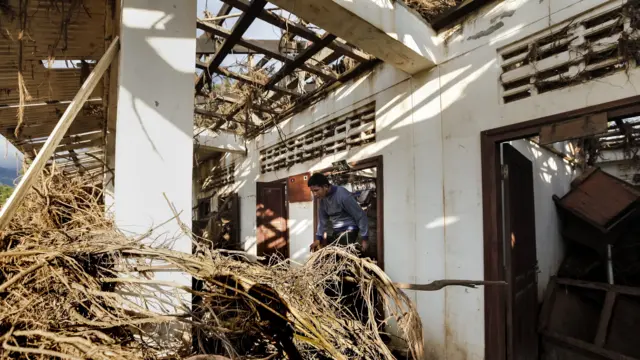 โรงเรียนบ้านหินลาด