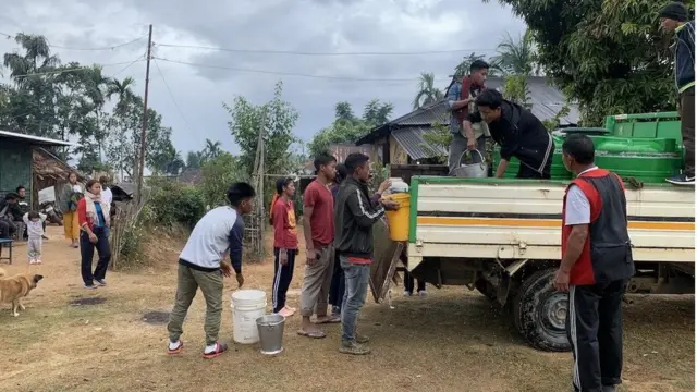 गांव के लोग