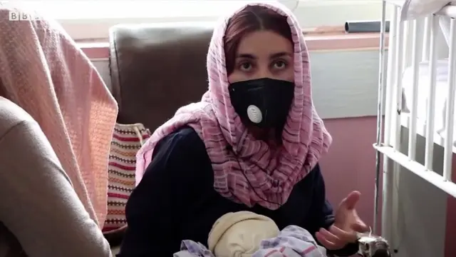 Оналари ўлдирилган чақалоқларни эмизиш учун бошқалар ёрдамга келишди