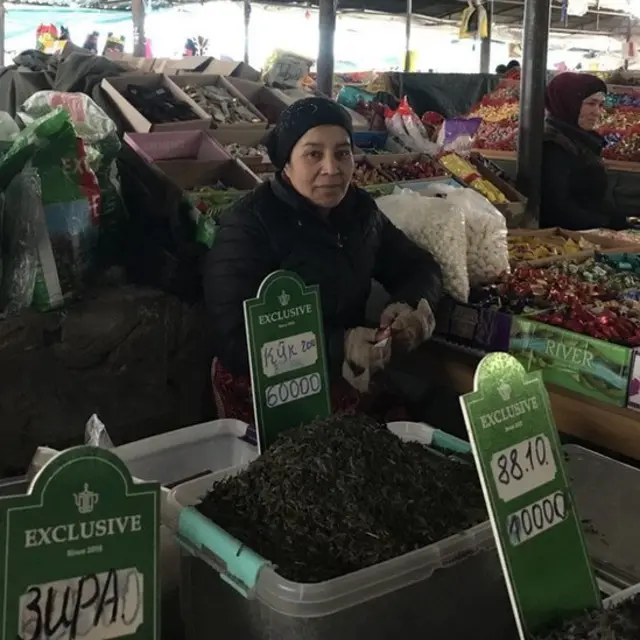 Uyda rus guruhidagi porno videolarni tomosha qiling