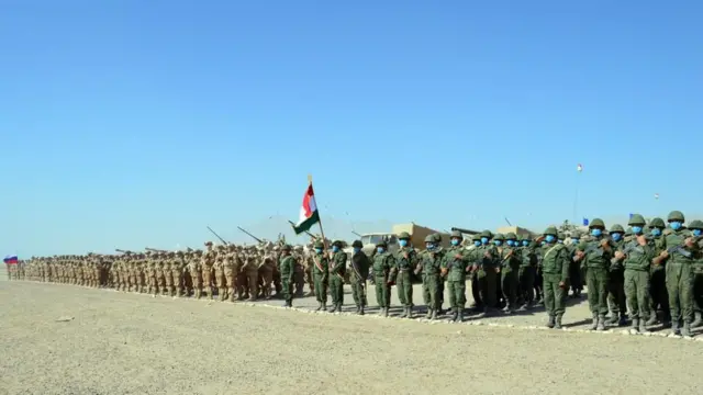 سربازان و افسران روسی که در این رزمایش‌ها شرکت می‌کنند، همگی از پایگاه نظامی روسیه در تاجیکستان هستند