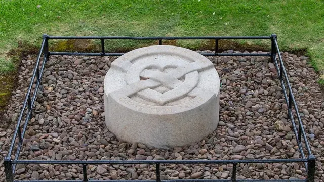 Место захоронения сердца Роберта Брюса в аббатстве Мелроуз