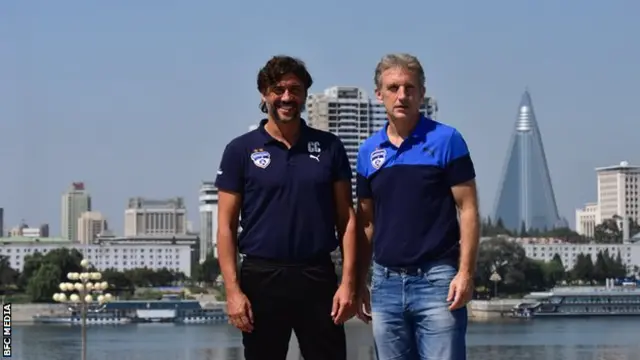 Assistant coach Carles Cuadrat (left) and Bengaluru head coach Albert Roca (right)