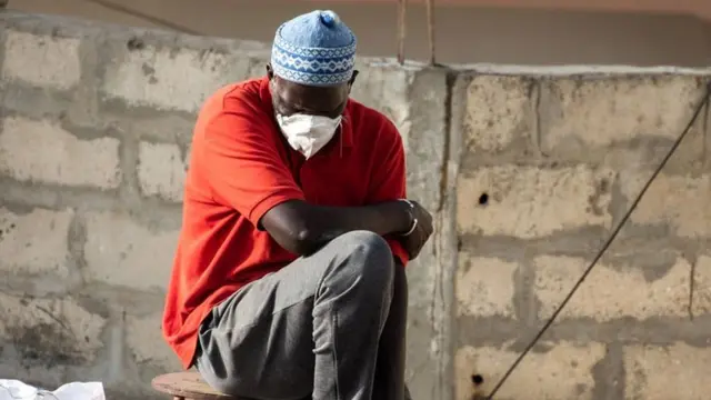 Man wearing a facemask in Senegal