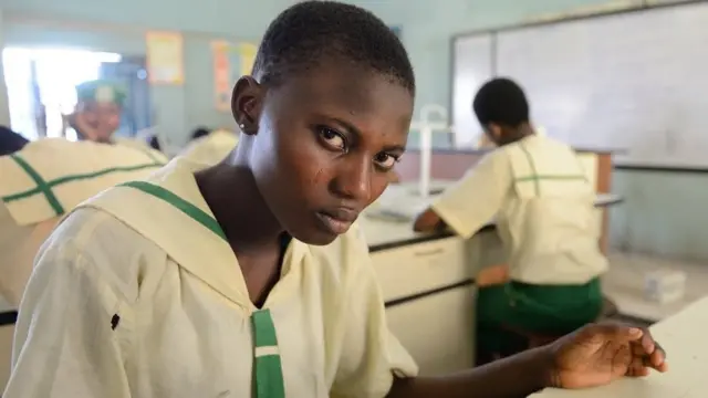 Nwata akwụkwọ na Legọs