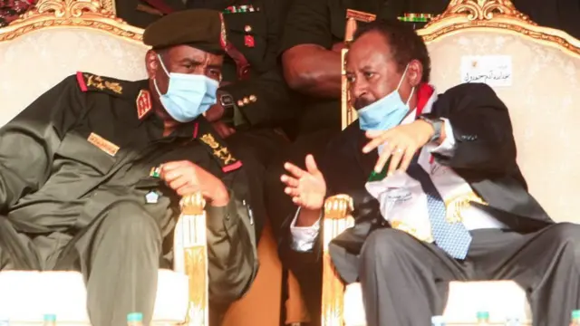 ዕልዋ መንግሰቲ ዘካየደ ጀነራል ዓብደል ፈታሕ ኣል ቡርሃን [ጸጋማይ] ካብ ስልጣኑ ብዕልዋ ተኣልዩ ዘሎ ቀዳማይ ሚኒስተር ዓብደላ ሓምዶክ [የማናይ]