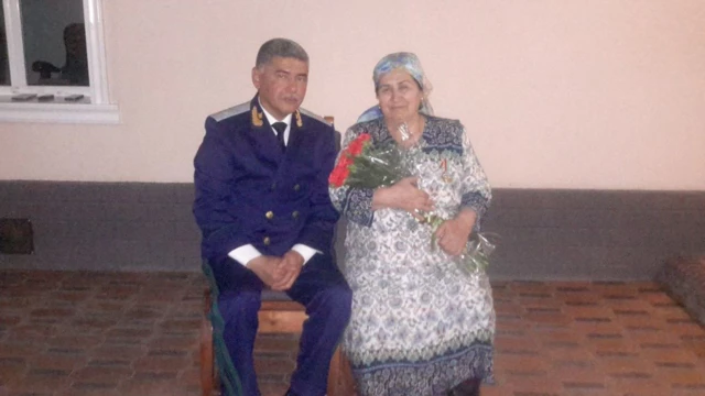 Ихтиёр Абдуллаев онаси билан