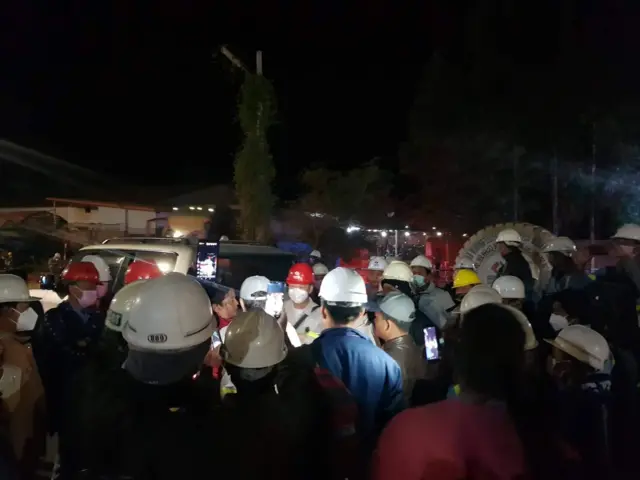 တရုတ် မြန်မာ အလုပ်သမားတွေ
