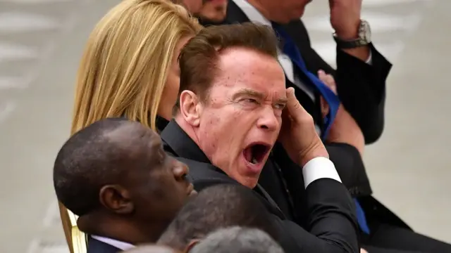 อาร์โนลด์ ชวาร์เซเน็กเกอร์ หาว