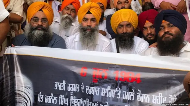 ਵੱਡੀ ਗਿਣਤੀ ਵਿੱਚ ਸਿੱਖਾਂ ਵੱਲੋਂ ਕੀਤਾ ਗਿਆ ਮੁਜ਼ਾਹਰਾ