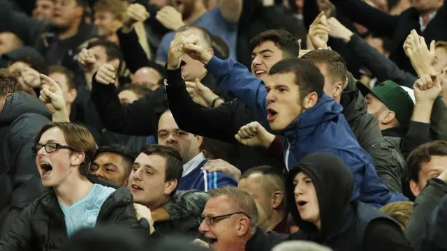 جماهير تشيلسي ووست هام