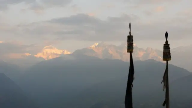 સિક્કીમમાં હિમાલયનું કાંચનજંઘા શિખર પણ આવેલું છે.