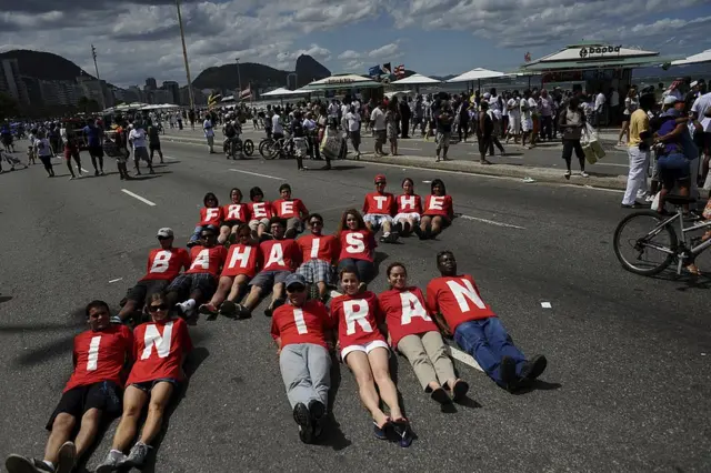 Protesta a favor de los bahaís en Brasil.