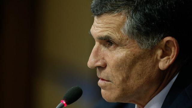 Santos Cruz apareceaposta para jogo do brasilperfil, falandoaposta para jogo do brasilmicrofone