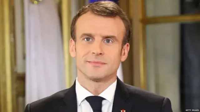 मैक्रों